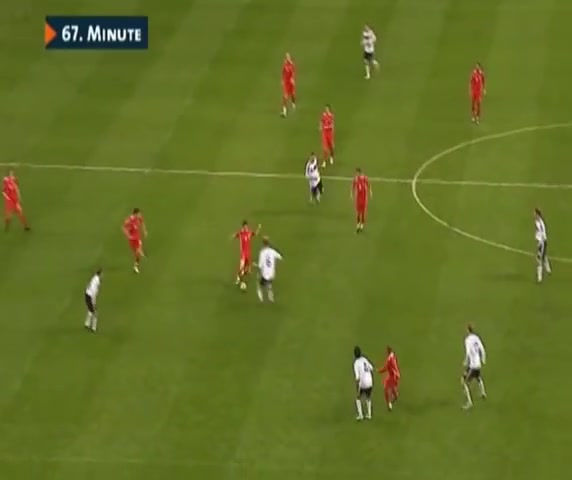 绿茵场上的权利与游戏名场面波多尔斯基掌掴巴拉克