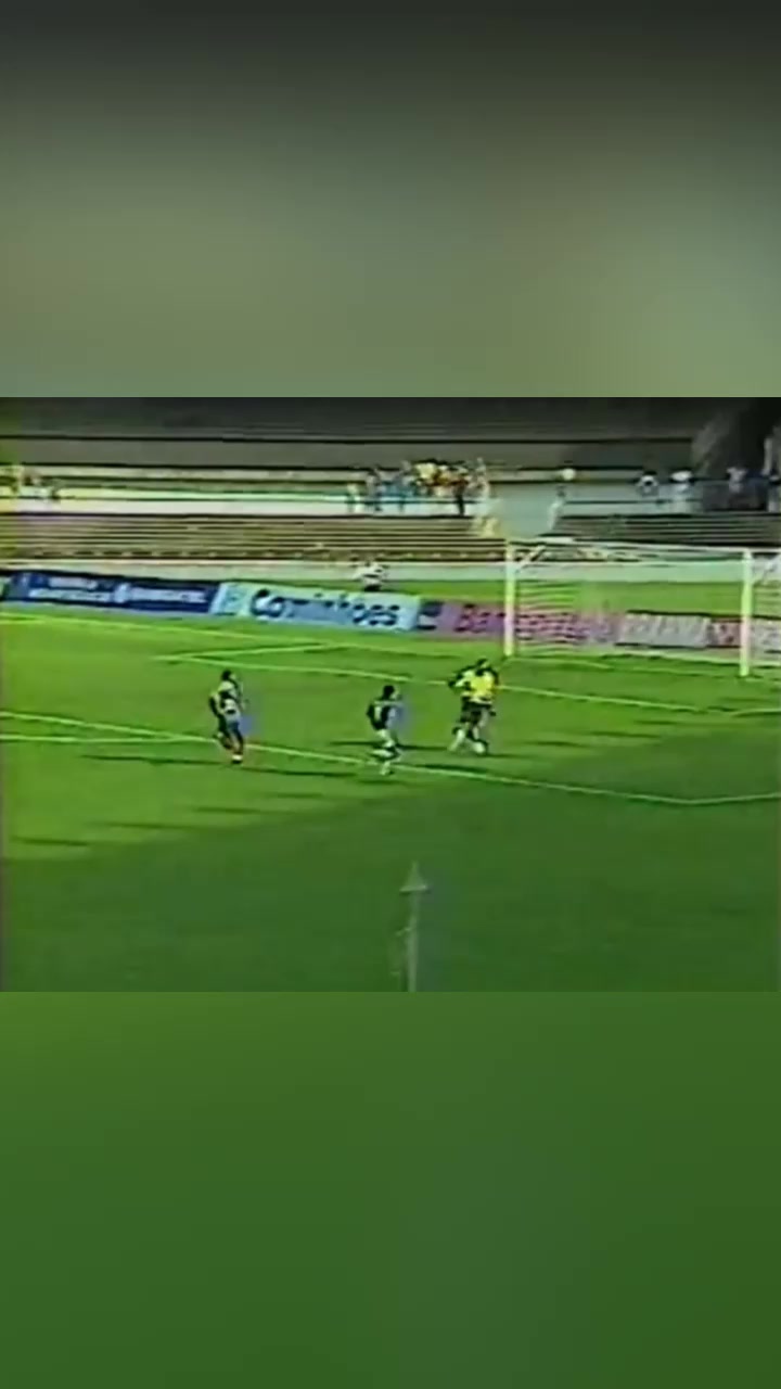 17岁大罗巴甲单场狂入5球最后一球上了疯狂足球名场面