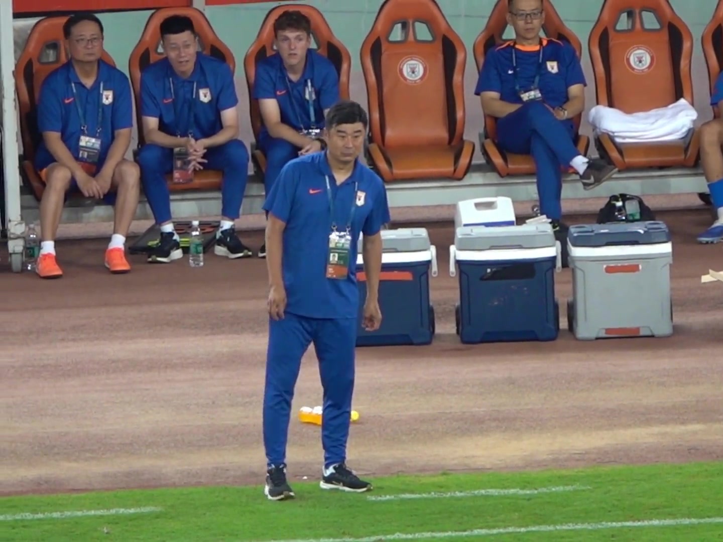 韩鹏回归泰山队主场首秀是不是有点紧张了你可是这里曾经的王啊