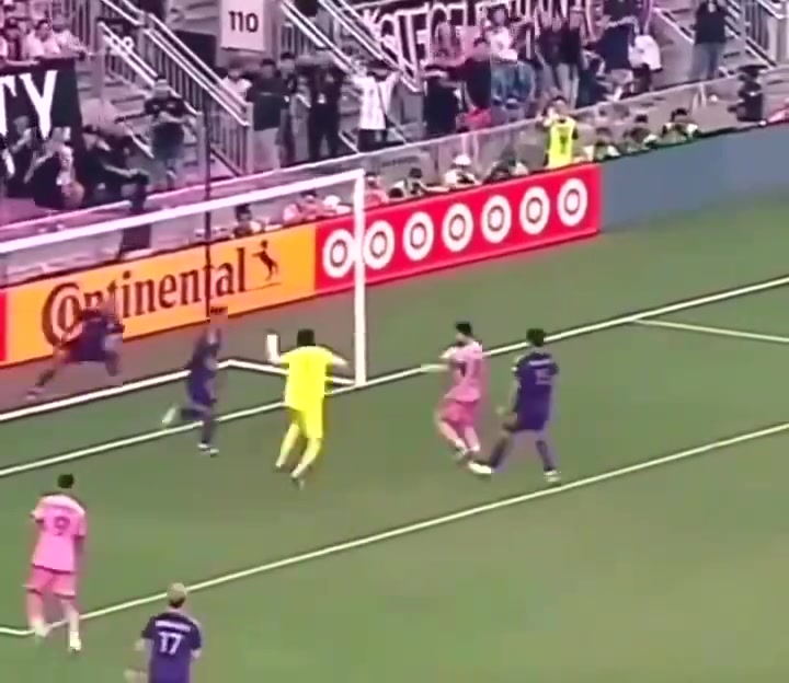 梅西之所以是梅西因为他是用技术和脑子踢球