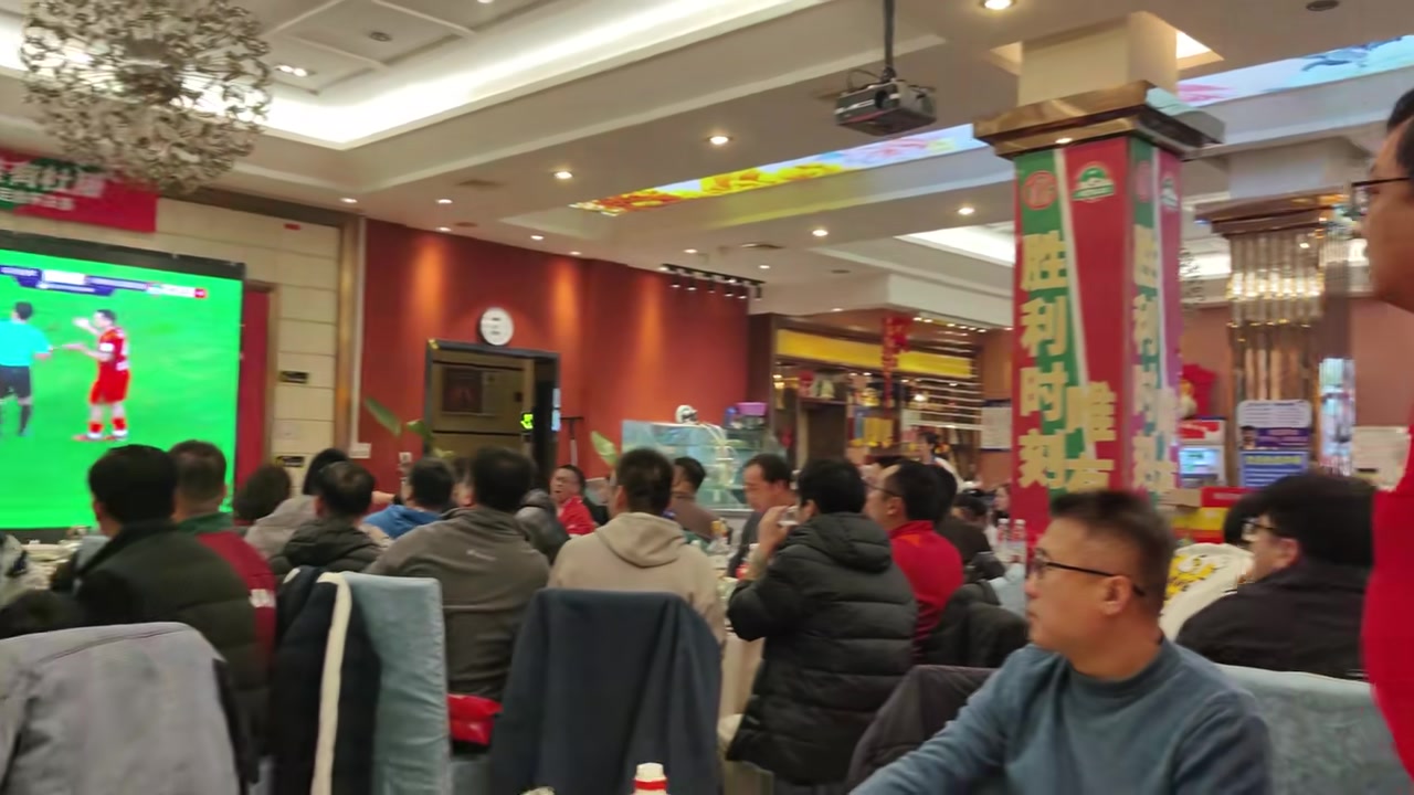 隔着一千多公里也不影响球迷开骂