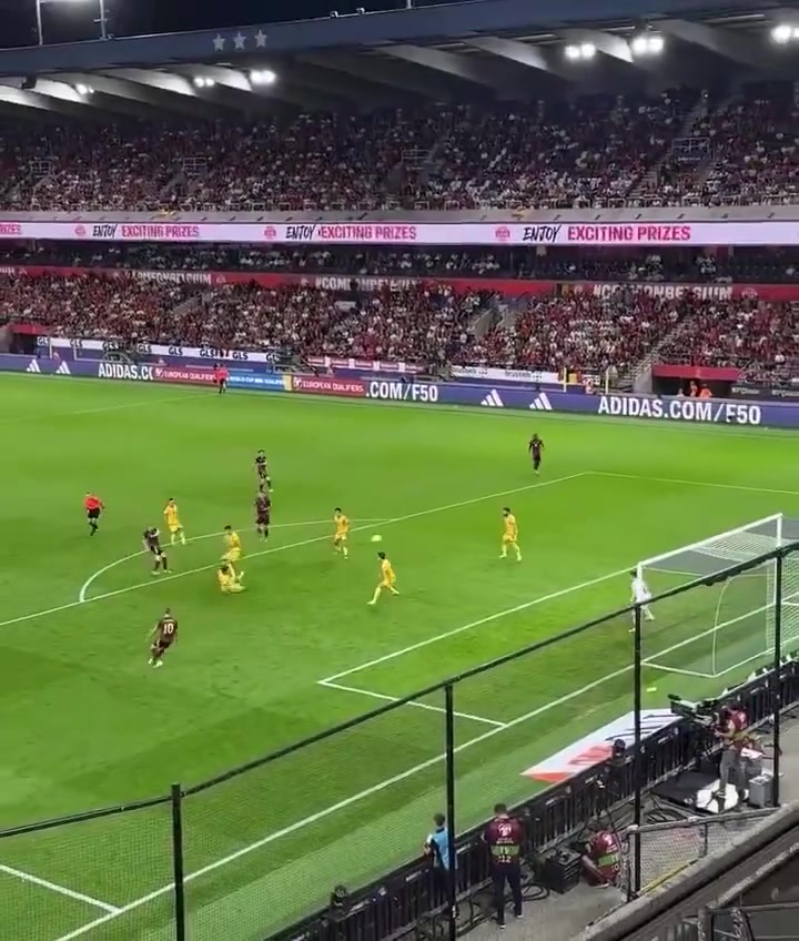 石破天惊现场视角看德布劳内的爆射死角世界波依旧犀利