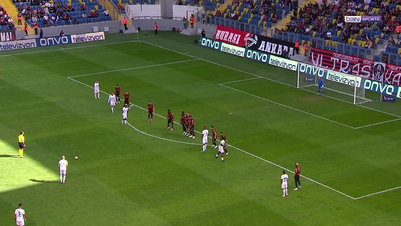 小哈吉任意球世界波距老哈吉首个任意球已过10640天