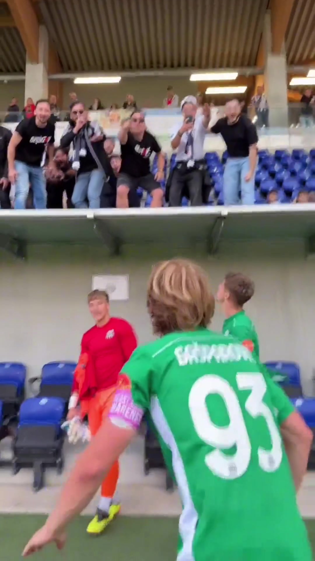 太像魔笛了斯洛伐克球队彼得扎尔卡的队长加什帕罗维奇