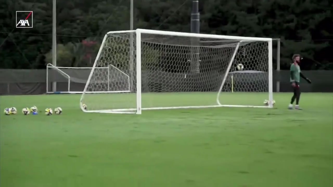 还要啥伊萨克埃基蒂克训练中左右脚头球破门轻松戴帽