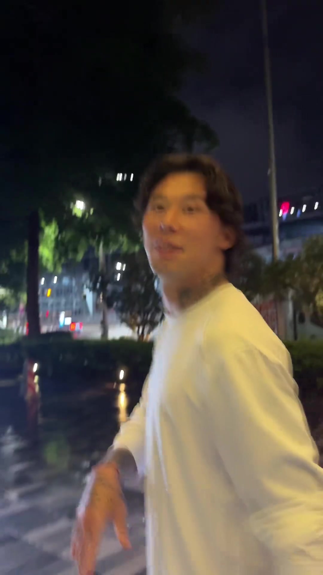 我以为侯永永呢张琳芃热情地招呼路人现场有说有笑