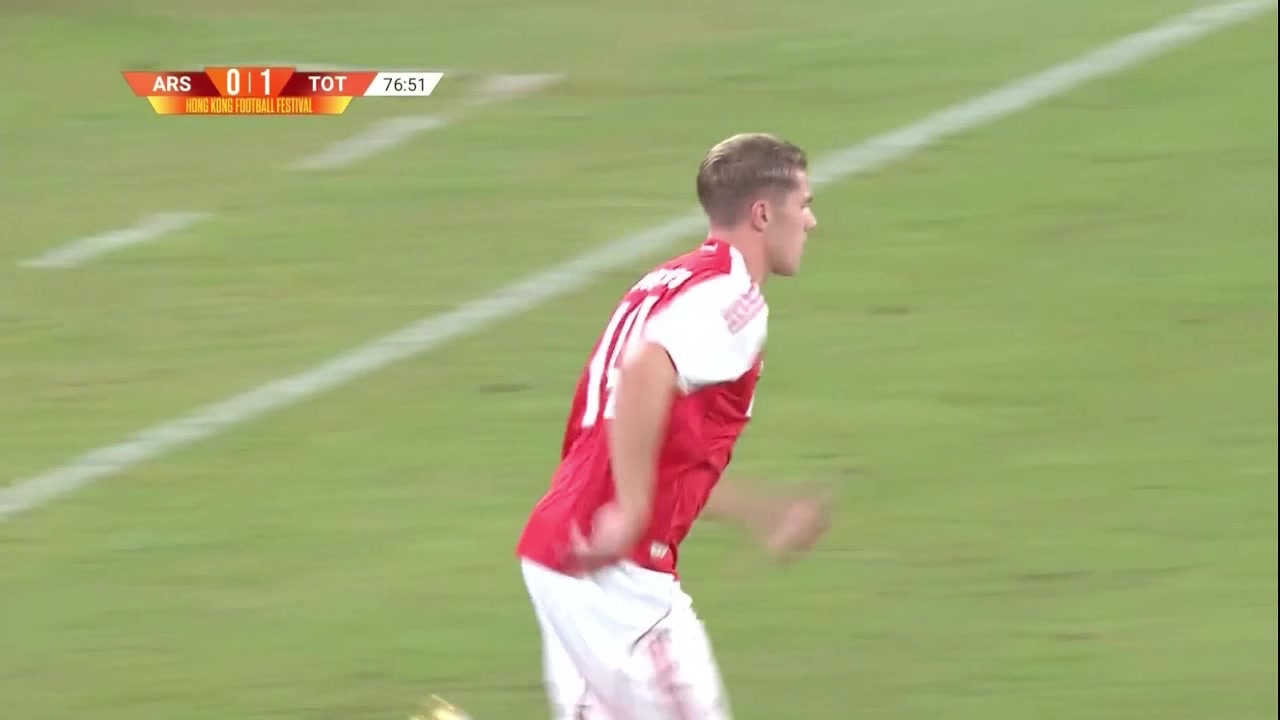 全场欢呼约克雷斯第77分钟替补登场上演首秀