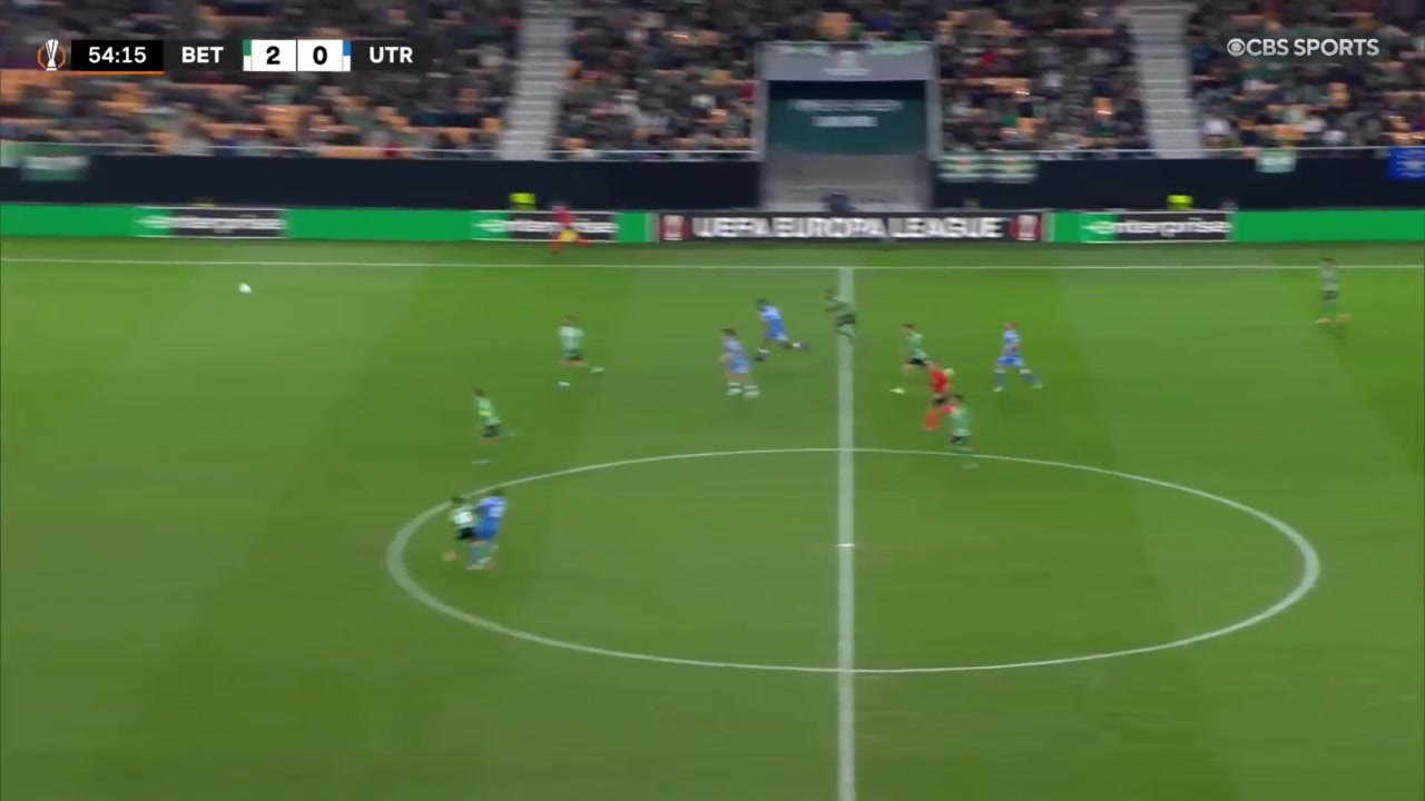 神仙球乌德勒支前锋米格尔中场直接吊射攻破贝蒂斯