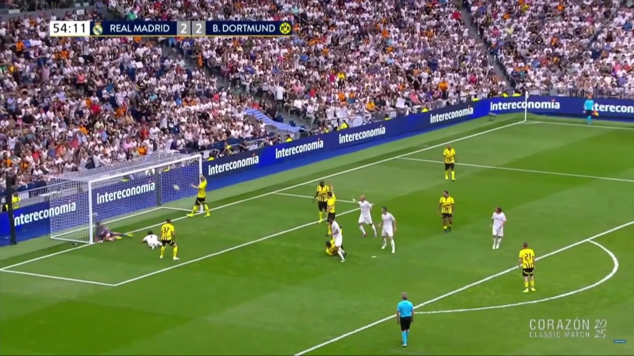 指环王️劳尔进球啦经典亲吻动作来自瓦拉内的助攻